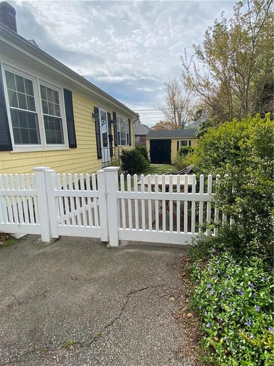 12 Red Cross Terrace in Newport, RI - Building Photo