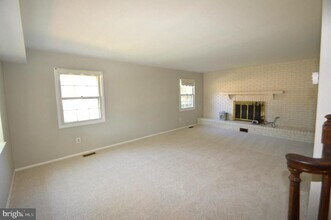 4319 Pergate Ln in Fairfax, VA - Building Photo - Building Photo