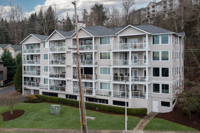 1700 Lake Washington Blvd N in Renton, WA - Building Photo - Building Photo