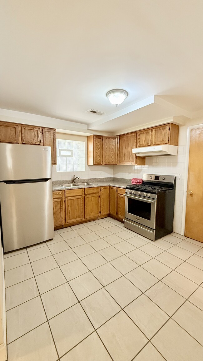 property at 5843 W Warwick Ave