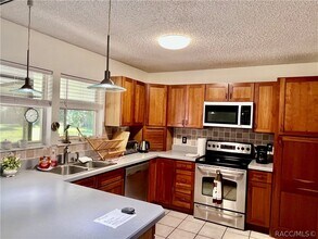 801 N Country Club Dr in Crystal River, FL - Building Photo - Building Photo