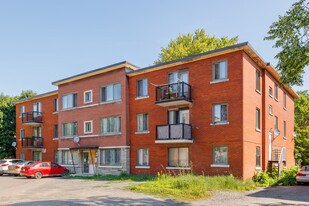 11915 Michel-Sarrazin Rue in Montréal, QC - Building Photo