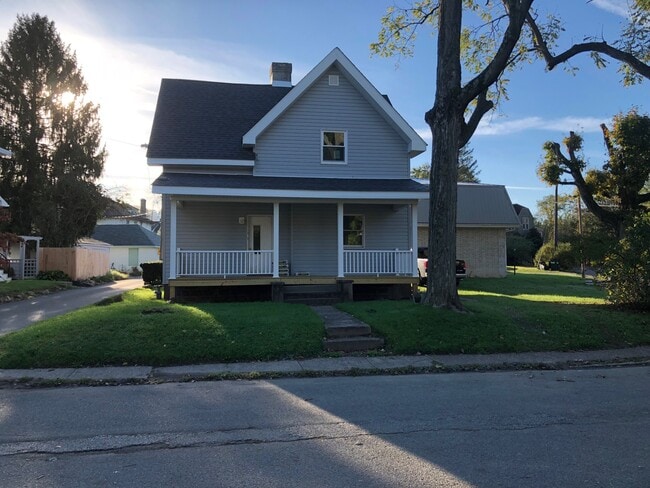 27 Locust Ave, Unit 1st Floor