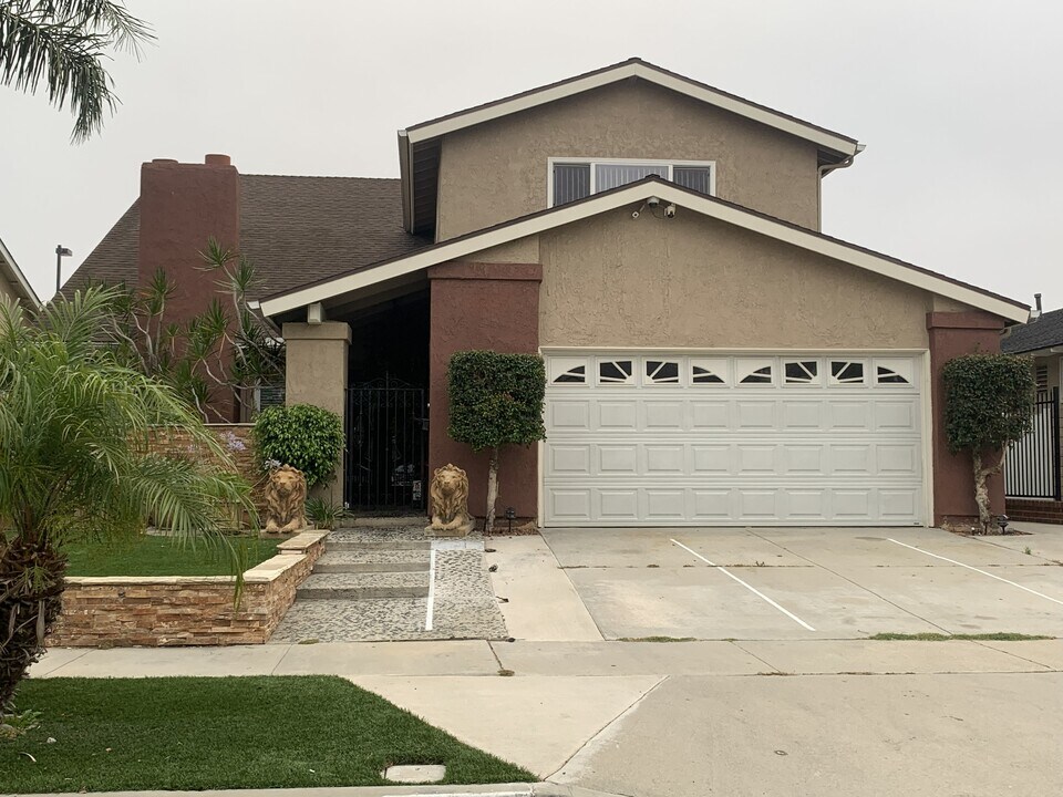 3127 Stonybrook Dr in Anaheim, CA - Building Photo