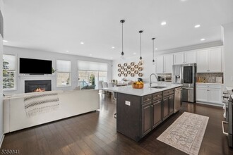 12 Warren Dr in Morristown, NJ - Foto de edificio - Building Photo