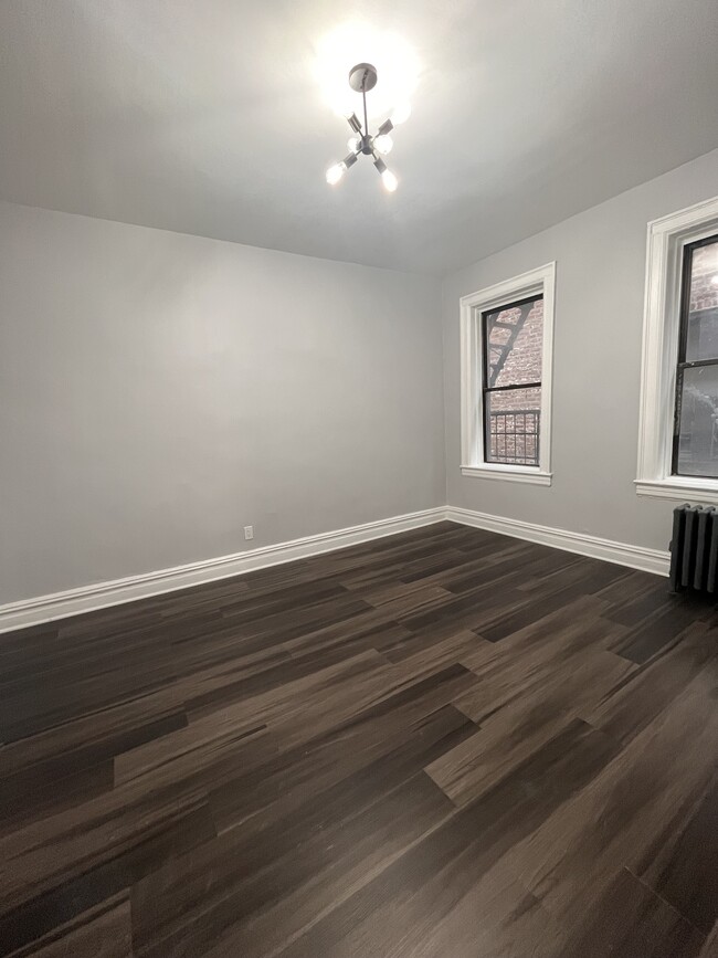 112 Corbin Ave, Unit 101 in Jersey City, NJ - Foto de edificio - Building Photo