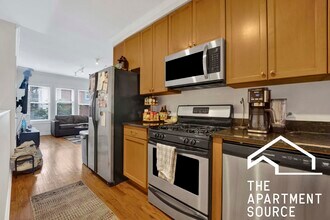1152 W Cornelia Ave in Chicago, IL - Building Photo - Building Photo