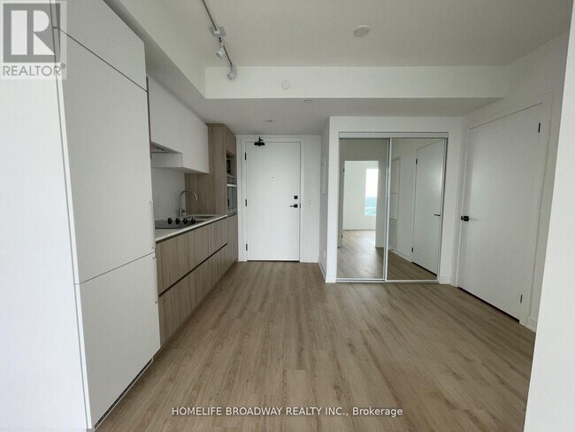 319-3319 Jarvis St in Toronto, ON - Building Photo - Building Photo