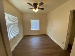 1594 7th Ave Dr in Kingsburg, CA - Foto de edificio - Building Photo