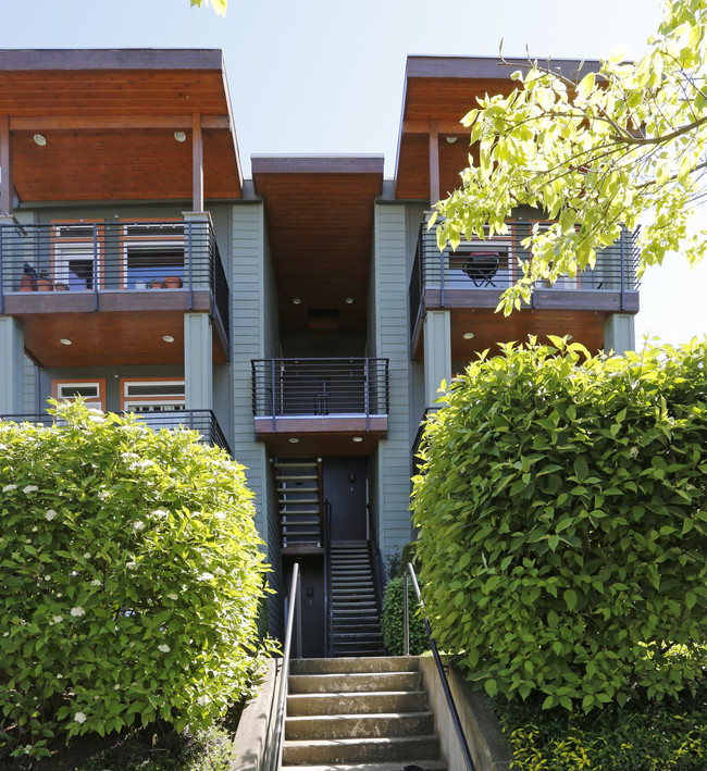 Urban Overlook Condominiums in Portland, OR - Building Photo - Building Photo