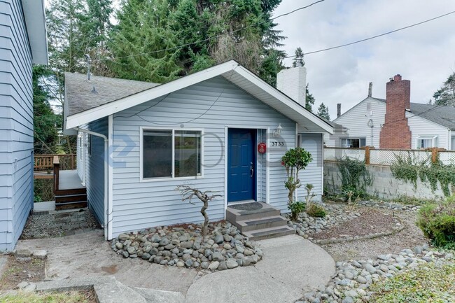 3733 88th Ave SE in Mercer Island, WA - Foto de edificio - Building Photo