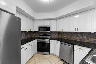 1800 Sunset Harbour Dr in Miami Beach, FL - Building Photo - Building Photo