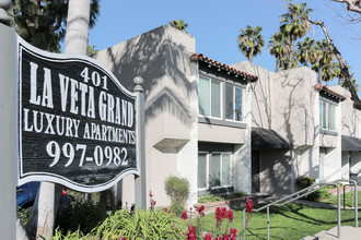 La Veta Grand in Orange, CA - Foto de edificio - Building Photo