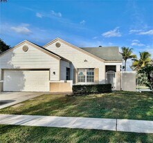 1111 SW 84th Terrace in Pembroke Pines, FL - Building Photo
