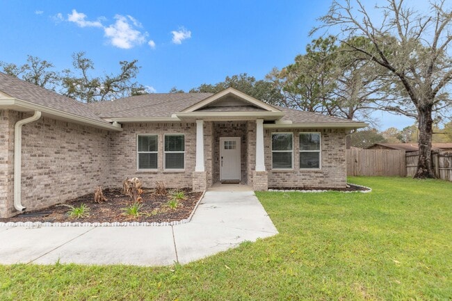 1201 Forest Heights Rd in Fort Walton Beach, FL - Building Photo - Building Photo