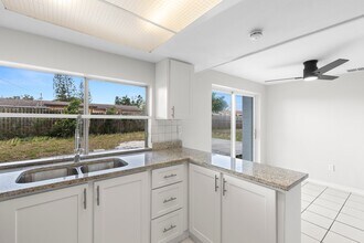 3337 Winder Dr in Holiday, FL - Building Photo - Building Photo