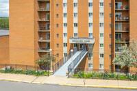 Grandview Tower Condominium in Bridgeville, PA - Foto de edificio - Building Photo