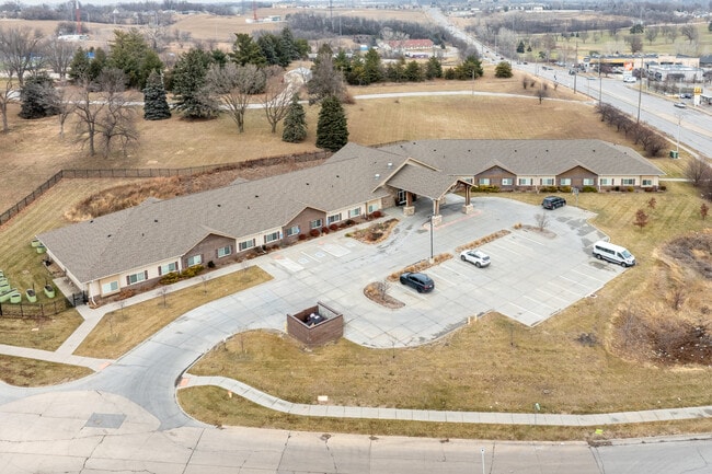 The Sheltering Tree in Omaha, NE - Foto de edificio - Building Photo