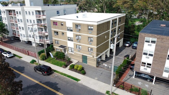 Seaside Park Bridgeport Apartments in Bridgeport, CT - Building Photo - Building Photo