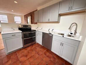 40 Lewis St, Unit #3 in Boston, MA - Building Photo - Building Photo