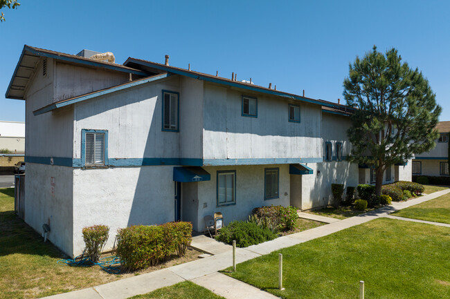 Sunset Village in Fontana, CA - Building Photo - Building Photo