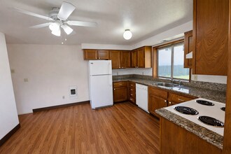 10717-10717 SE Bush St in Portland, OR - Building Photo - Building Photo