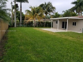 1016 NE 5th St in Hallandale Beach, FL - Building Photo - Building Photo