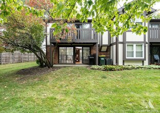 2950 Northampton Dr in Rolling Meadows, IL - Building Photo - Building Photo