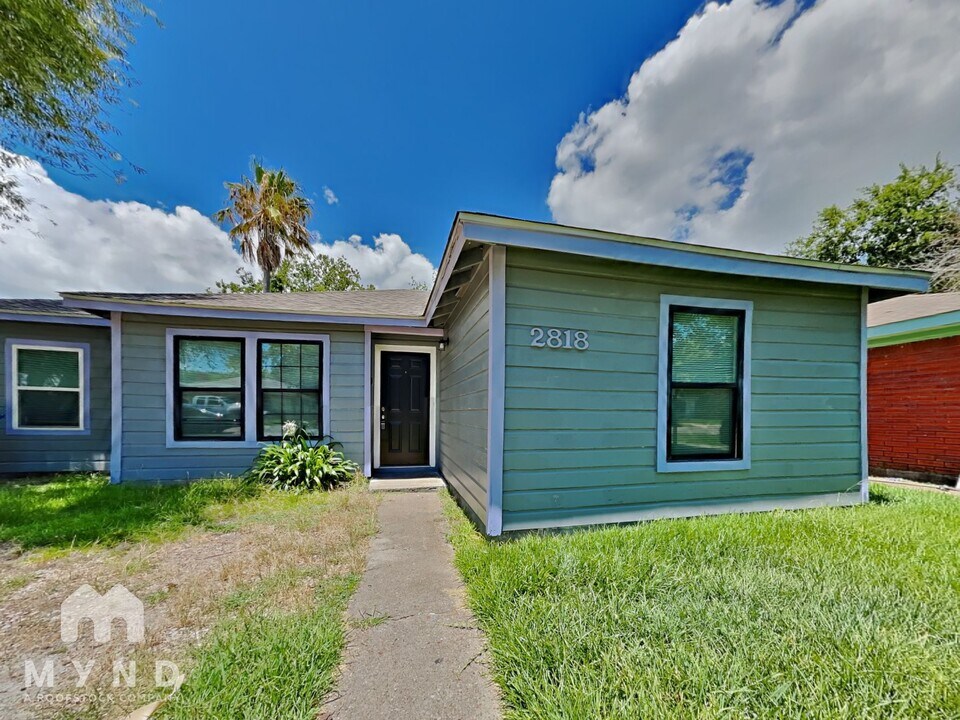 2818 4th Ave N in Texas City, TX - Building Photo