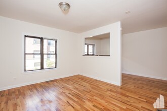 813 W Waveland Ave in Chicago, IL - Building Photo - Building Photo
