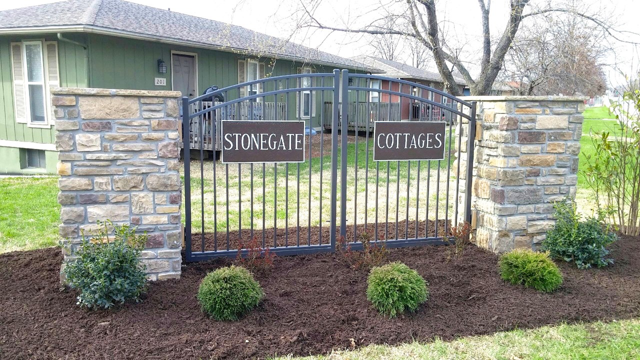 Stonegate Cottages in Columbia, MO - Foto de edificio