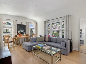 1340 N Harvard Blvd in Los Angeles, CA - Foto de edificio - Building Photo