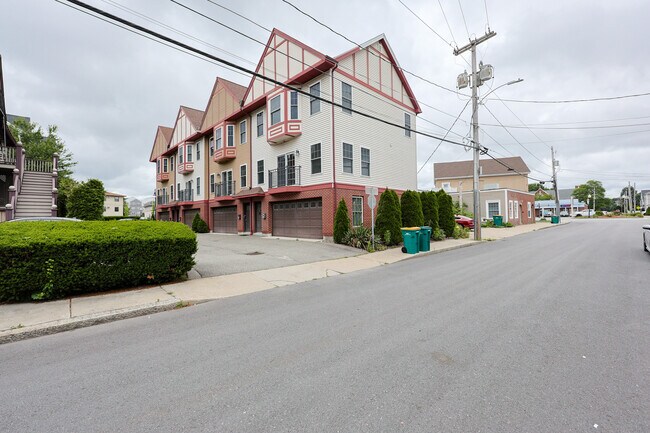 7 W Church St in Mansfield, MA - Building Photo - Building Photo
