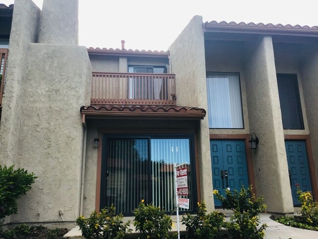 676 Rosewood Ave in Camarillo, CA - Building Photo - Building Photo