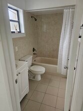 9732 NW 4th Ln in Miami, FL - Foto de edificio - Building Photo