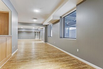 914 Main St in Houston, TX - Foto de edificio - Building Photo