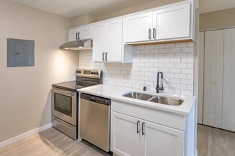 Marywood Apartments in Monticello, MN - Foto de edificio - Interior Photo