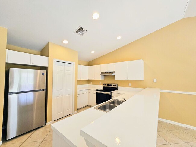 228 Hightower Ave S in Lehigh Acres, FL - Building Photo - Building Photo