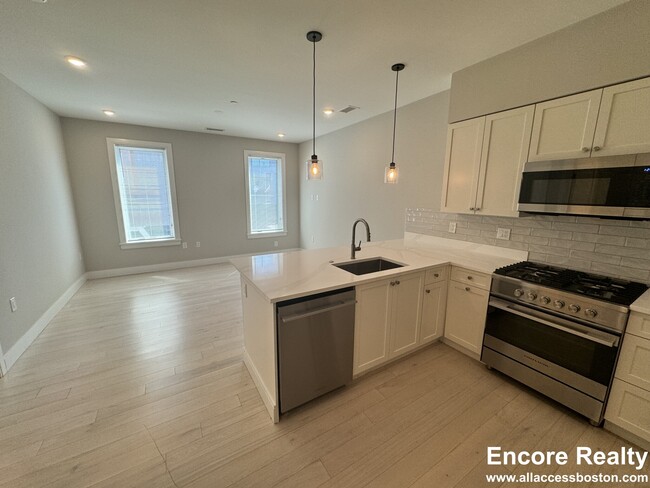 196 Green St, Unit 3 in Boston, MA - Building Photo - Building Photo