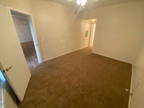 10245 S Maryland Pkwy in Las Vegas, NV - Building Photo - Building Photo
