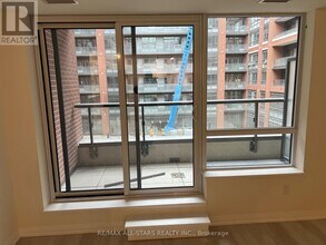 3260 Sheppard Ave E in Toronto, ON - Building Photo - Building Photo