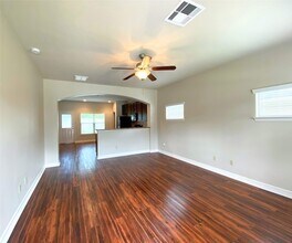 34 Woodland Hills Dr, Unit B in Conroe, TX - Building Photo - Building Photo