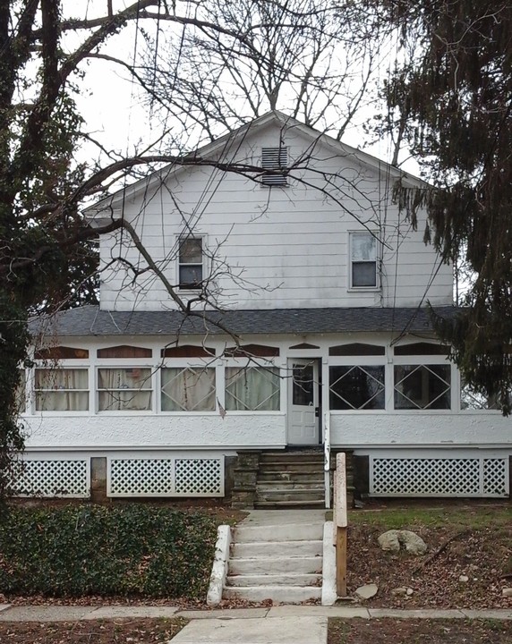 210 Garfield Ave in Norwood, PA - Building Photo