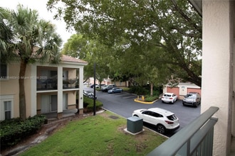 2469 Centergate Dr in Miramar, FL - Building Photo - Building Photo