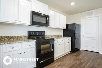 328 Iron Horse Ln in Burlington, NC - Foto de edificio - Building Photo