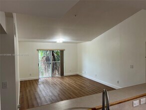 9905 Westwood Dr in Tamarac, FL - Foto de edificio - Building Photo