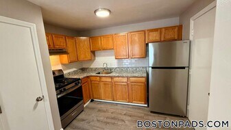 6 Henry Terrace in Worcester, MA - Building Photo