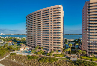 Crescent Beach Club in Clearwater, FL - Foto de edificio - Building Photo
