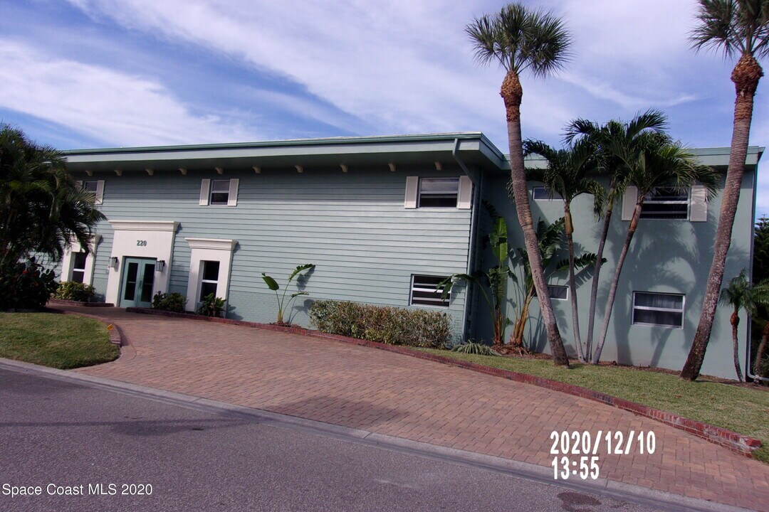 220 Columbia Dr in Cape Canaveral, FL - Building Photo