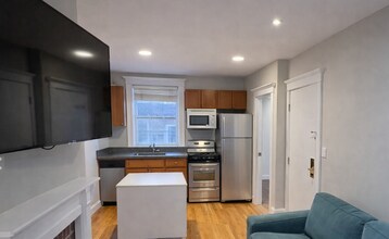 16 Cedar Lane Way, Unit 2 in Boston, MA - Foto de edificio - Building Photo